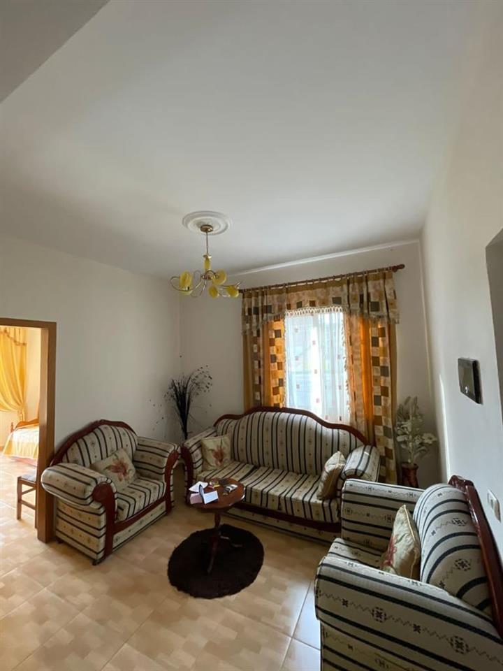 Shtepi ne Lushnje 300m2