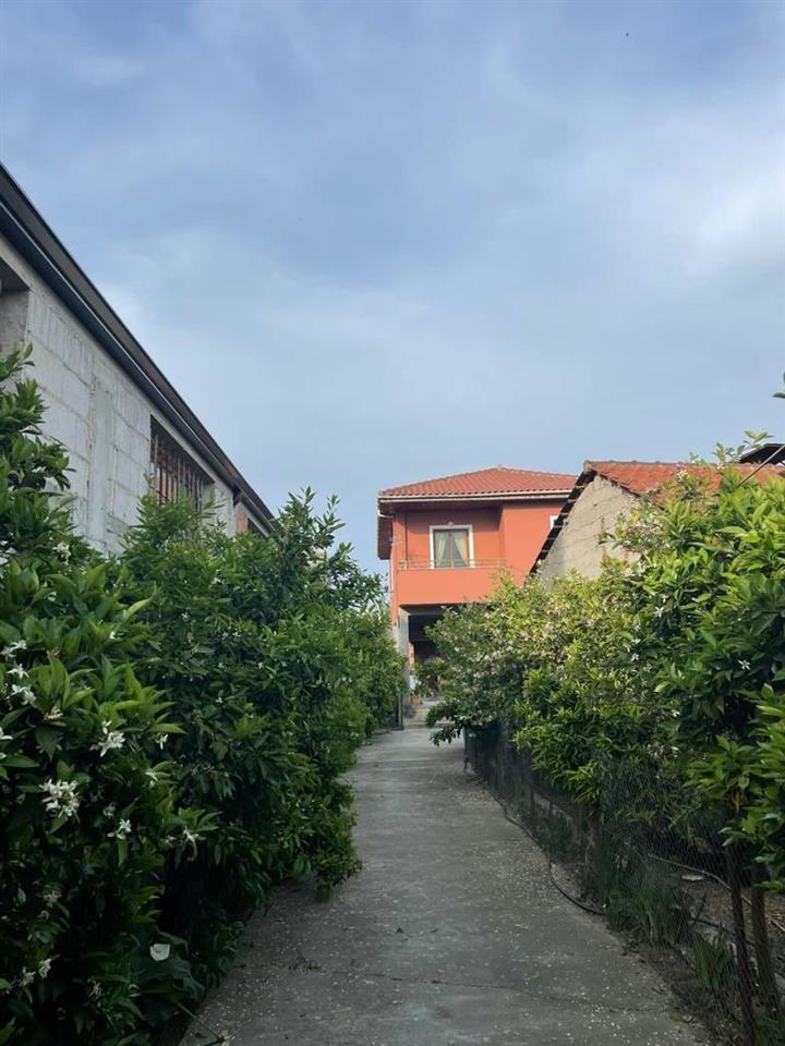 Shtepi ne Lushnje 300m2