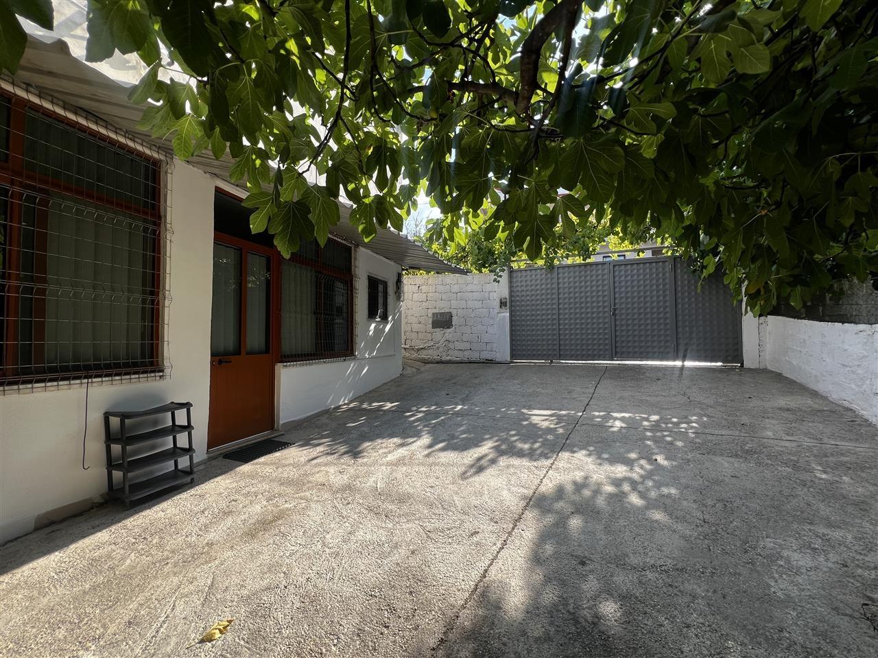 Jepet me qera shtepi e mobiliar 2+1 plus 1 post parkimi !!!