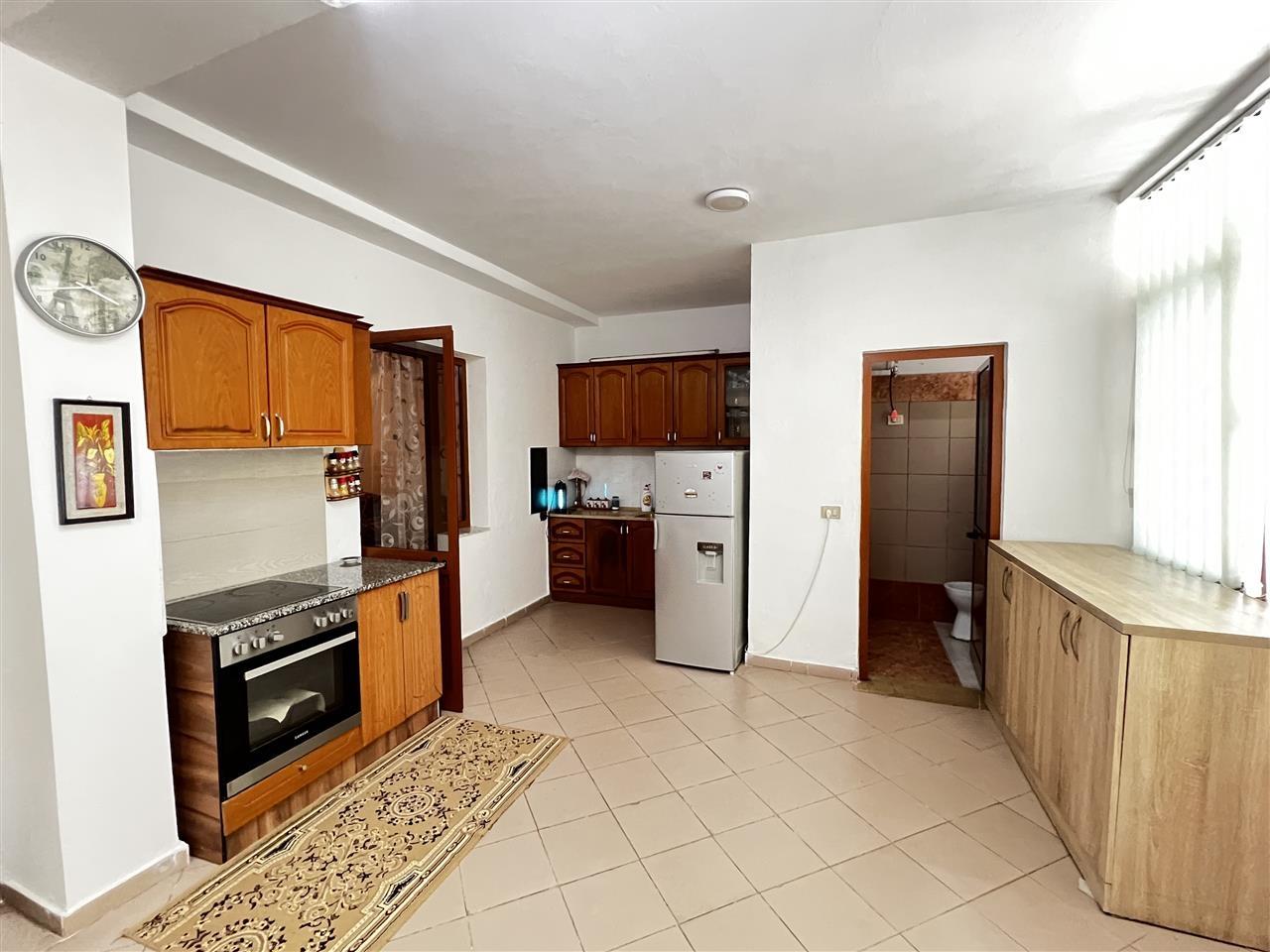 Jepet me qera shtepi e mobiliar 2+1 plus 1 post parkimi !!!