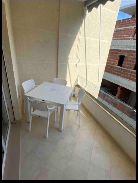 Apartament me qera afatgjate 1+1 buze detit tek Rrapi Vlore