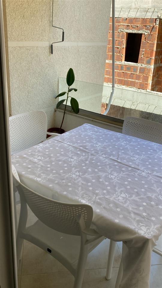 Apartament me qera afatgjate 1+1 buze detit tek Rrapi Vlore