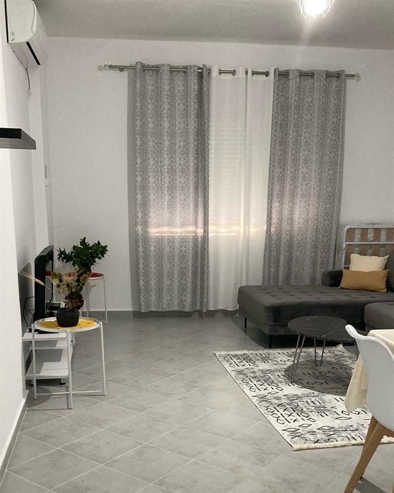 Apartament me qera afatgjate 1+1 buze detit tek Rrapi Vlore