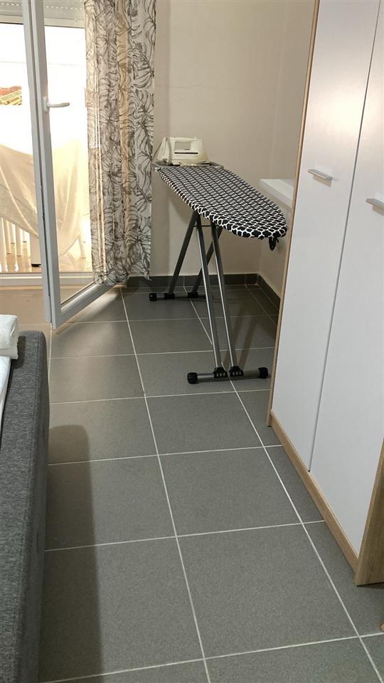 Apartament me qera afatgjate 1+1 buze detit tek Rrapi Vlore