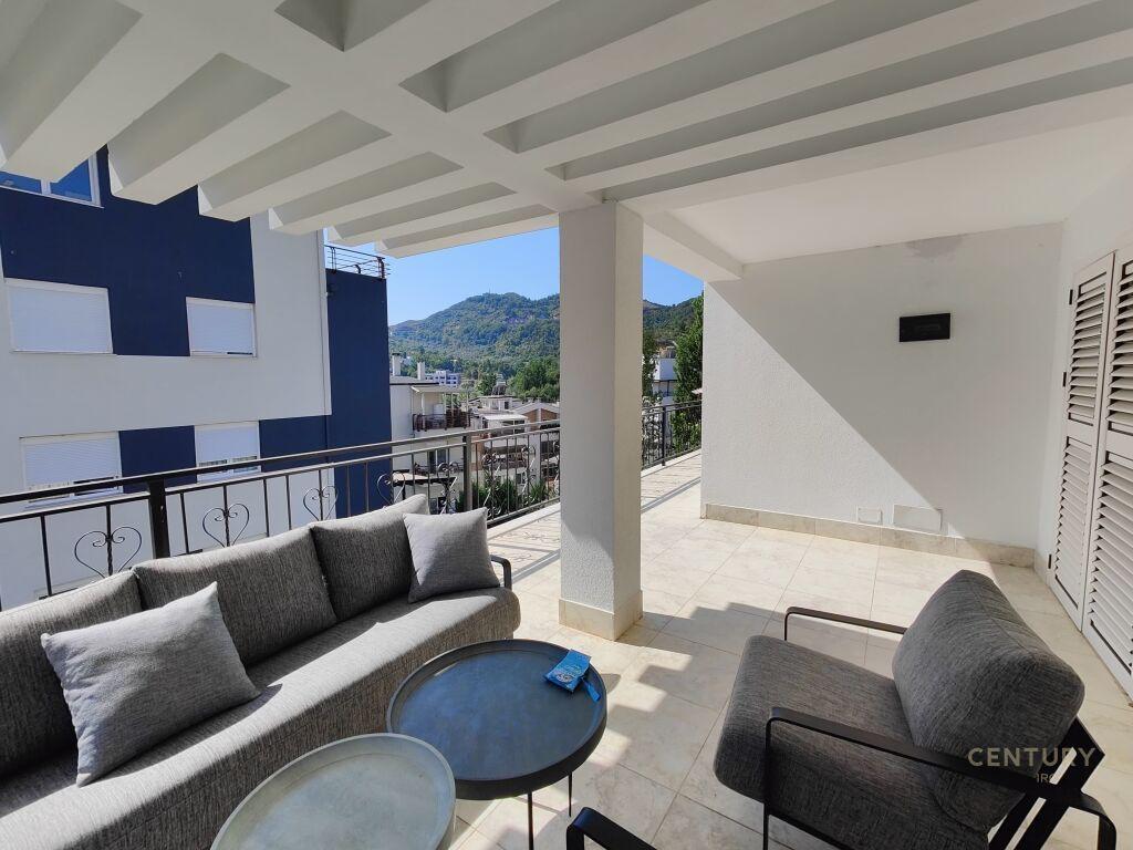 Vila Me Qira në Liqeni i Thatë, Tiranë – 2500€ | 560 m²