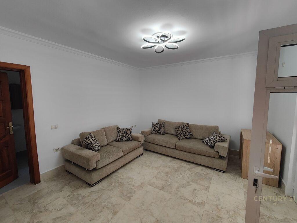Vila Me Qira në Liqeni i Thatë, Tiranë – 2500€ | 560 m²