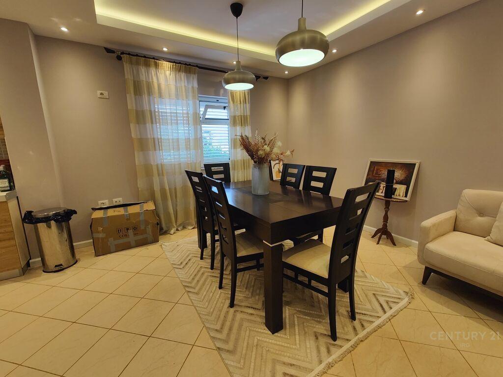 Vila Me Qira në Liqeni i Thatë, Tiranë – 2500€ | 560 m²