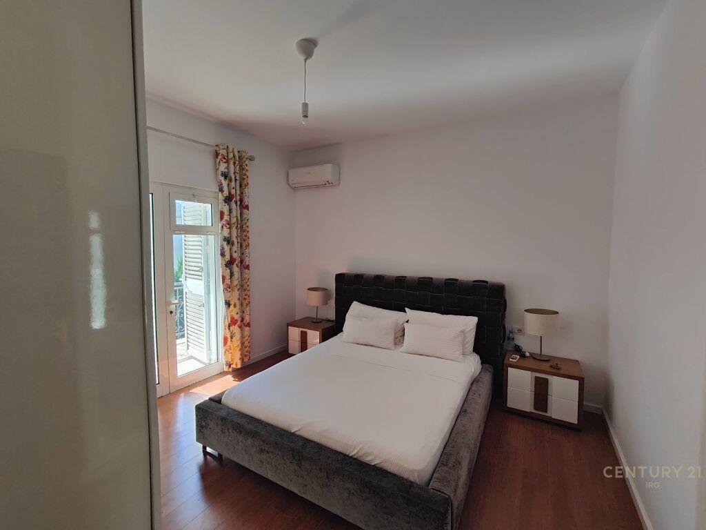 Vila Me Qira në Liqeni i Thatë, Tiranë – 2500€ | 560 m²