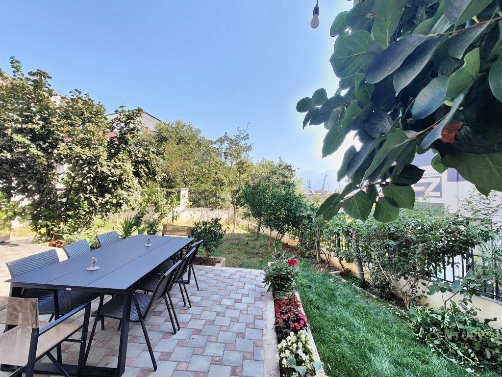 Vila Me Qira në Liqeni i Thatë, Tiranë – 2500€ | 560 m²