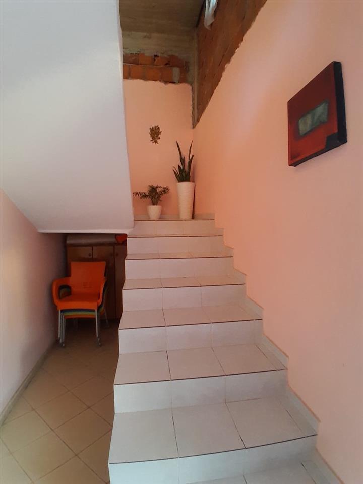 Shitet Shtepia Private 2 Kateshe ne Fier Lagja Liri