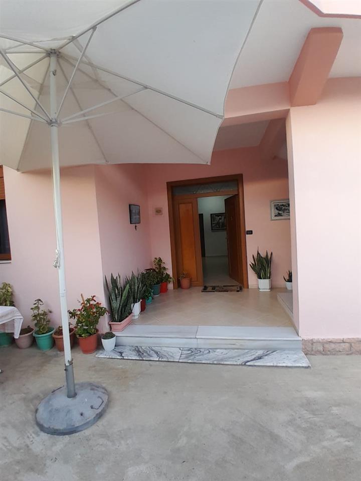 Shitet Shtepia Private 2 Kateshe ne Fier Lagja Liri