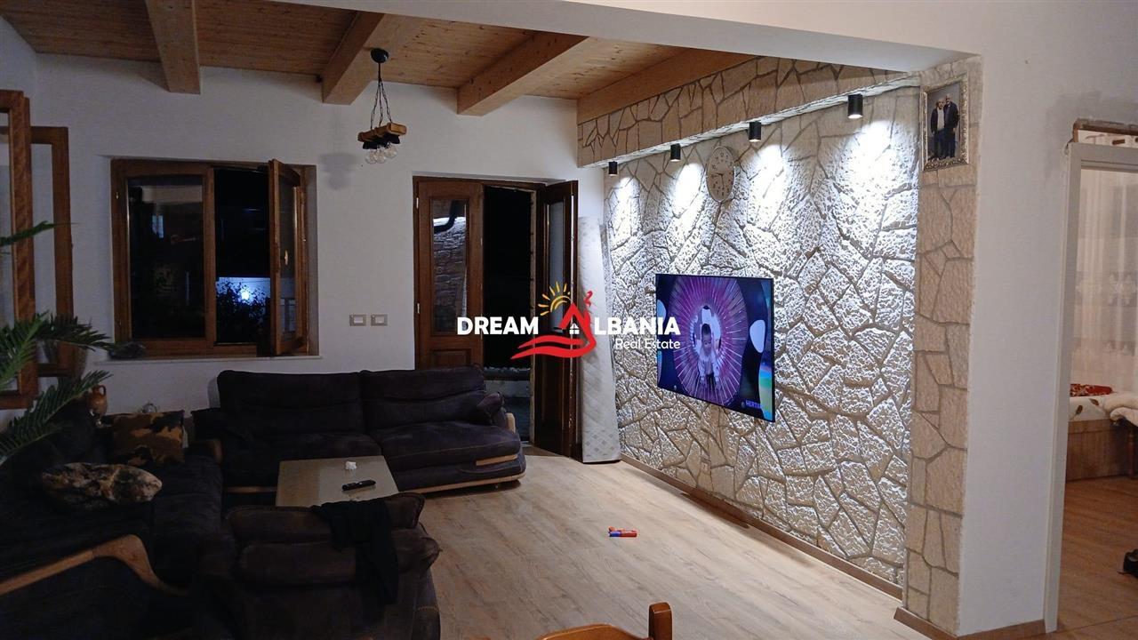 Vile Luksoze me qera ne Kamez,prane Universitetit Bujqesor