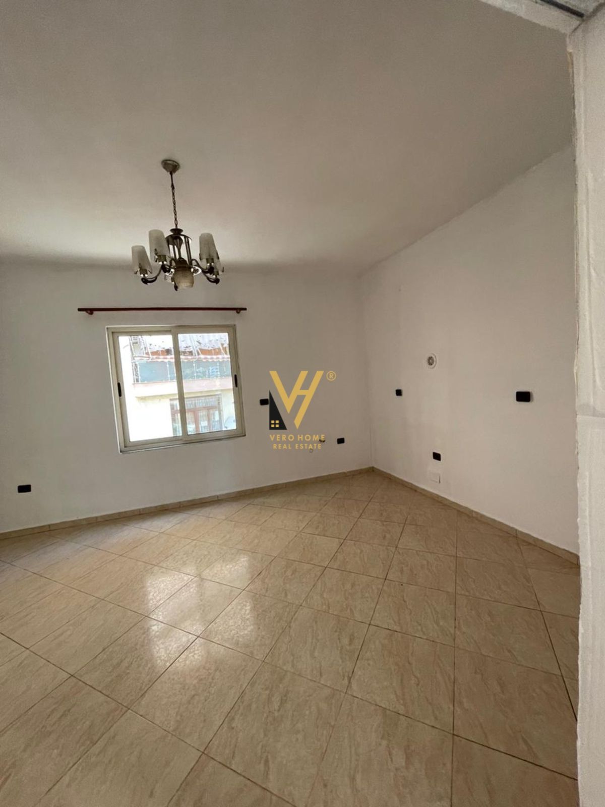 ZYRE TEK KOMUNA E PARISIT 1.000 EURO