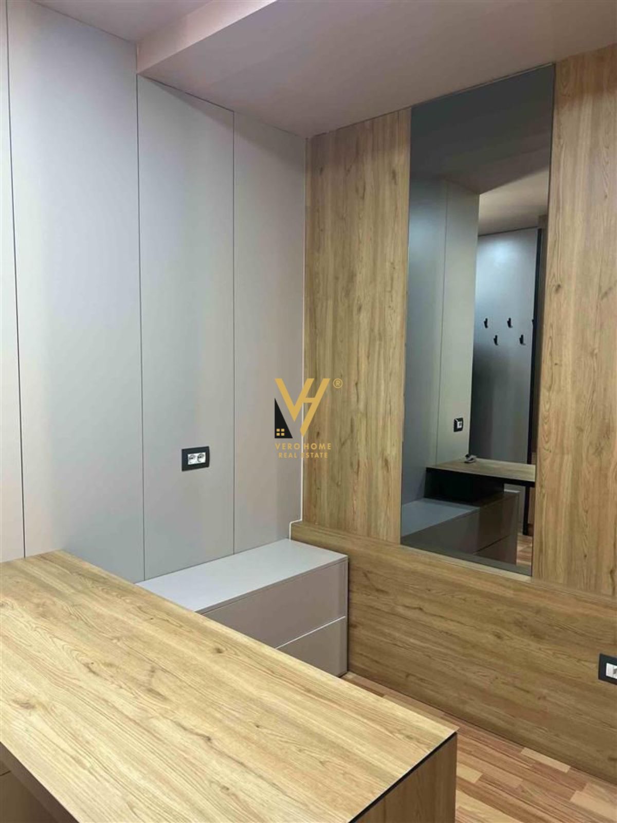 ZYRE PRANE PROKURORISE SE TIRANES 350 EURO