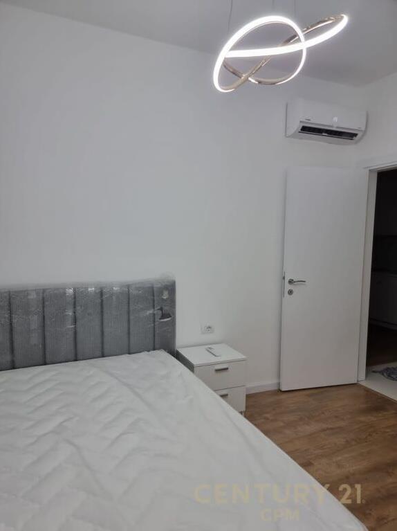 Qira Apartament 1+1+1 Komuna e Parisit 700 € 54 m2