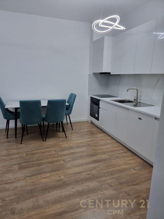 Qira Apartament 1+1+1 Komuna e Parisit 700 € 54 m2