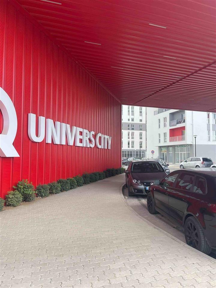 SHITET 1+1 Tek Univers City i perfunduar