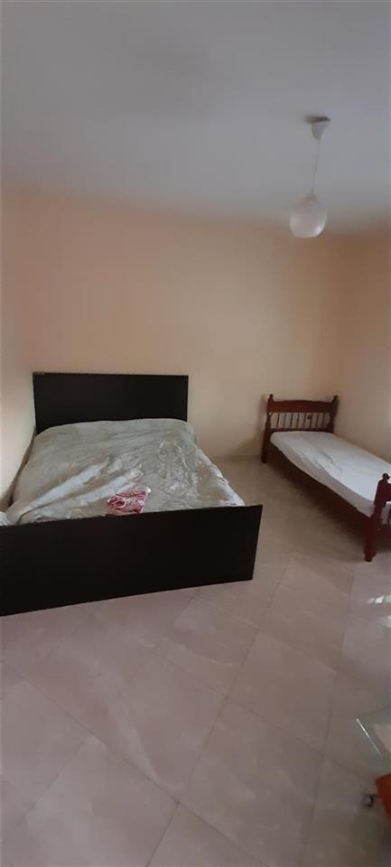 Shtepi me qera e mobiluar 2+1 250 lek neto