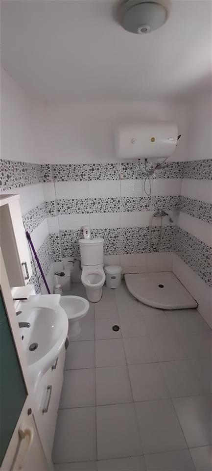 Shtepi me qera e mobiluar 2+1 250 lek neto