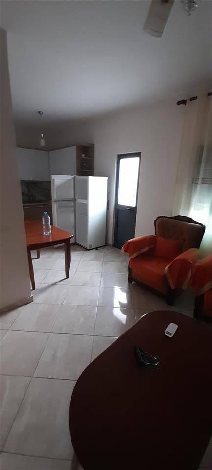 Shtepi me qera e mobiluar 2+1 250 lek neto