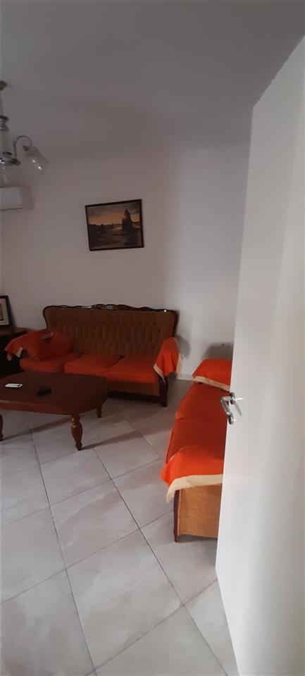 Shtepi me qera e mobiluar 2+1 250 lek neto