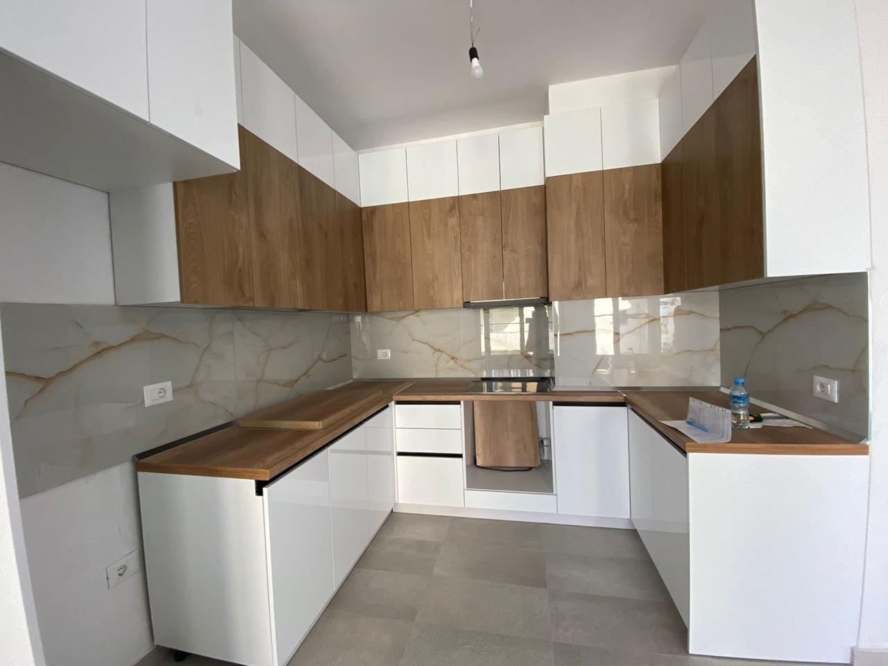 Apartament 2+1 per qira te Komuna Parisit