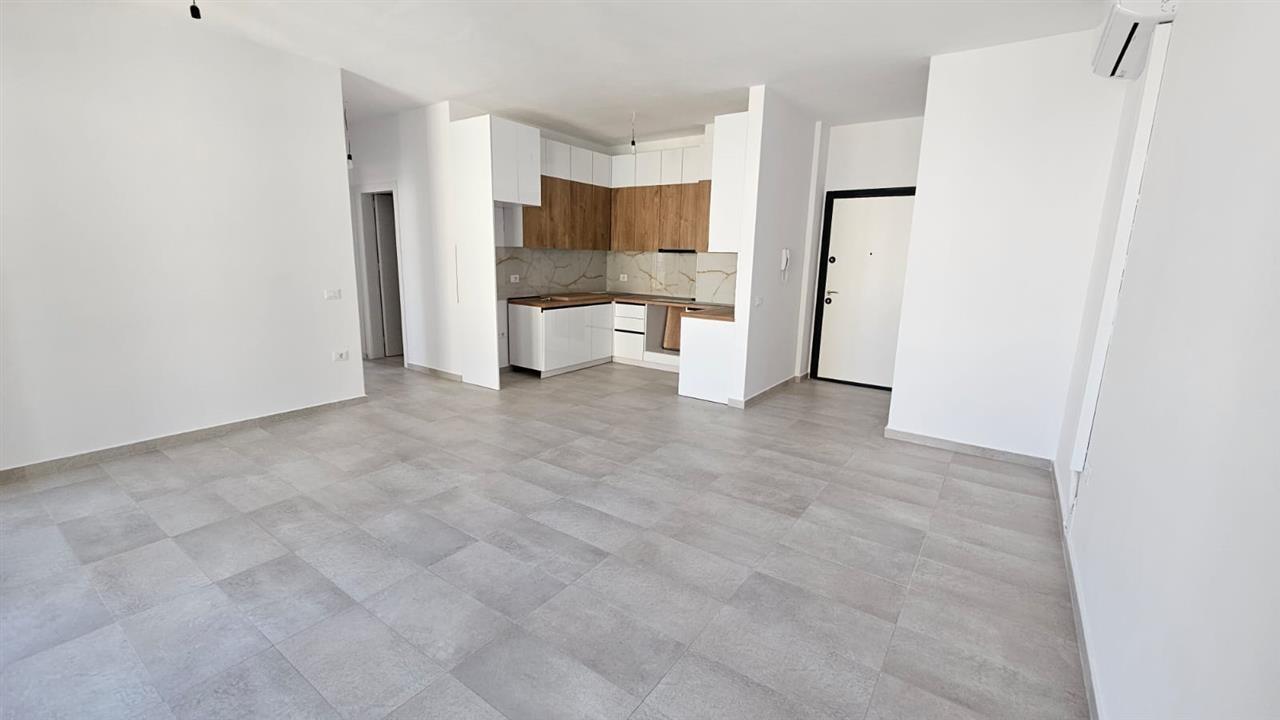 Apartament 2+1 per qira te Komuna Parisit