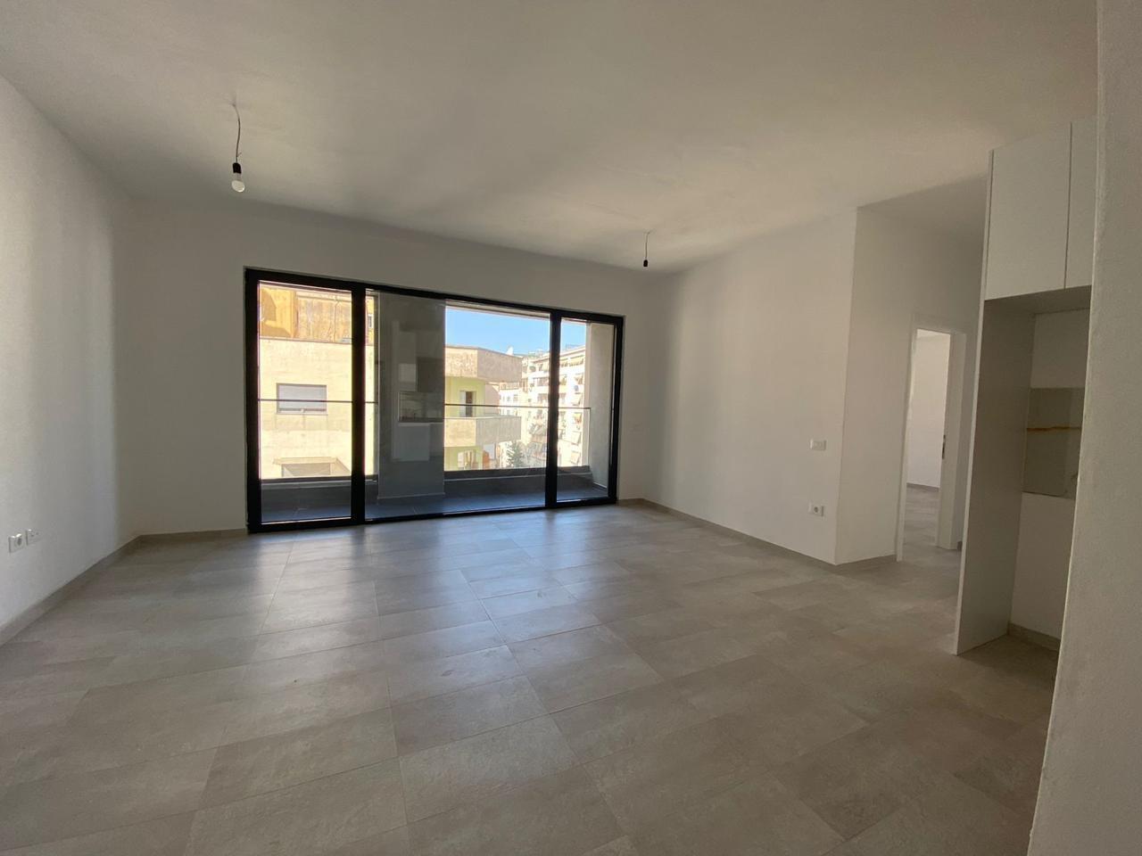 Apartament 2+1 per qira te Komuna Parisit
