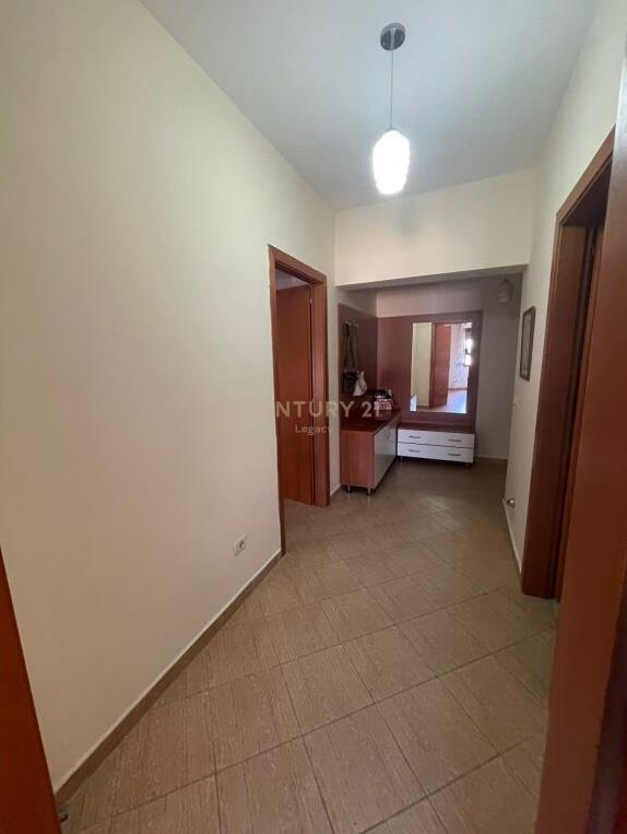 Qira Apartament 1+1+1 Komuna e Parisit 550 € 70 m2