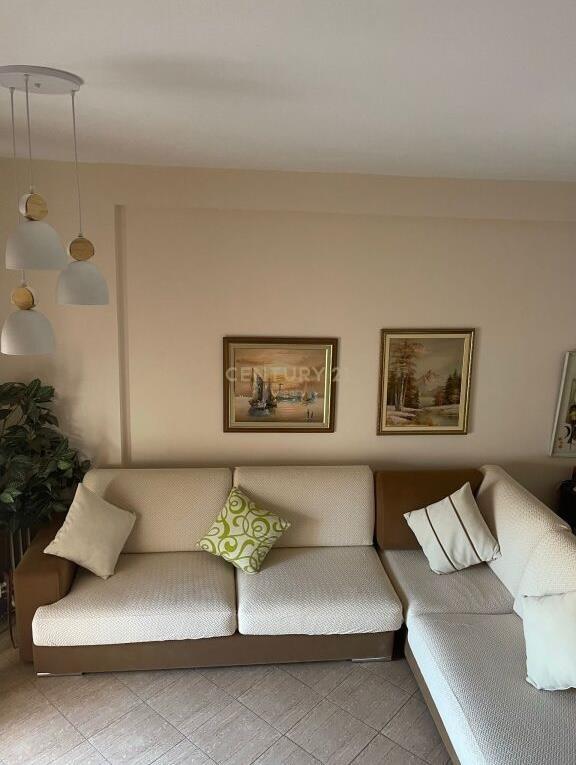 Qira Apartament 1+1+1 Komuna e Parisit 550 € 70 m2