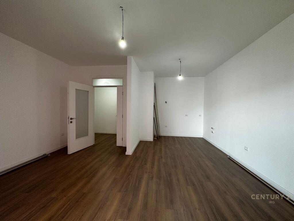 JAPIM ME QIRA AMBIENT PER ZYRA ARLIS FARMACIA 10!