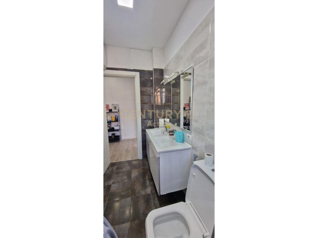 SHITET APARTAMENT 2+1 PRANË SHKOLLËS SË BALETIT! Action99516