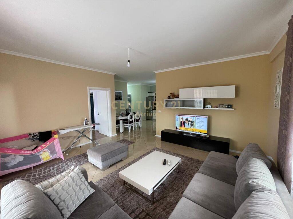 APARTAMENT 2 + 1 NE SHKOZE !