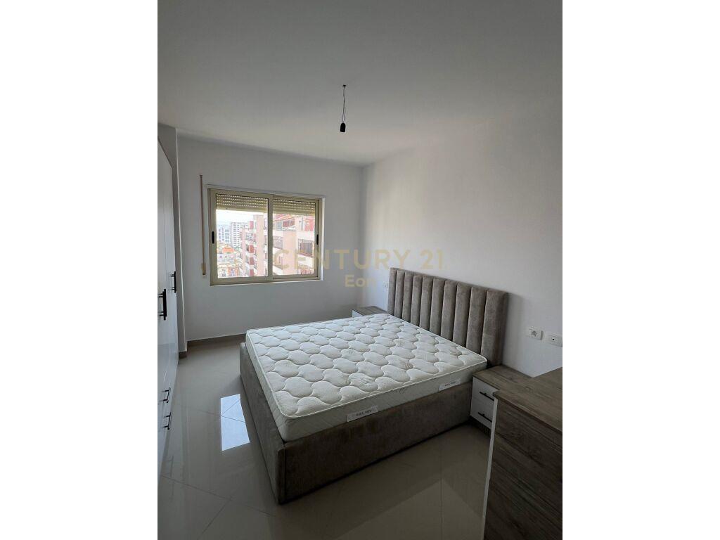 SHITET APARTAMENT 3+1+2+ POST PARKIMI TE ISH FABRIKA BUKES ,