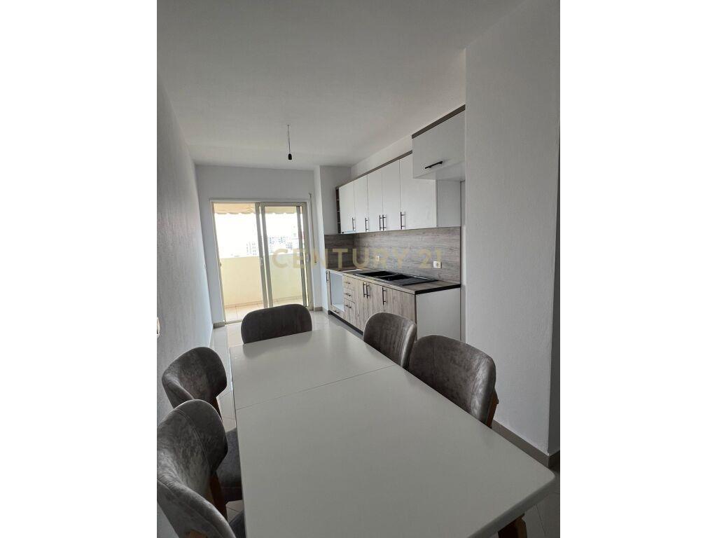 SHITET APARTAMENT 3+1+2+ POST PARKIMI TE ISH FABRIKA BUKES ,