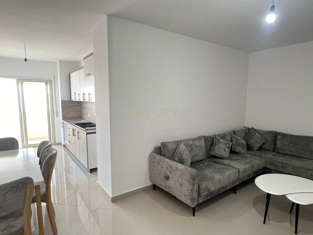 SHITET APARTAMENT 3+1+2+ POST PARKIMI TE ISH FABRIKA BUKES ,