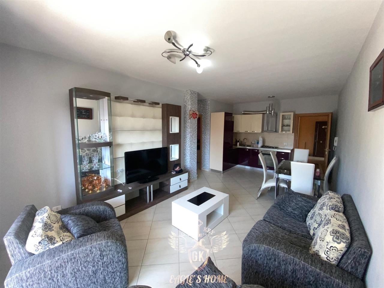 Shitet 2+1 me BallkonMobiluar