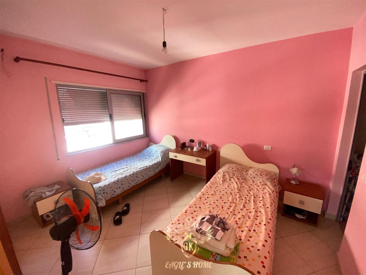 Shitet 2+1 me BallkonMobiluar