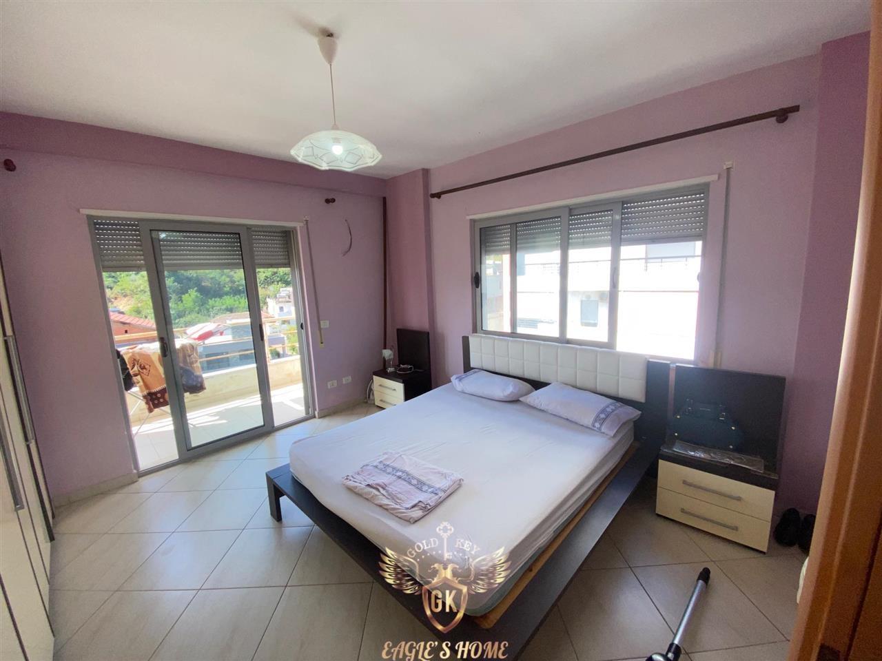 Shitet 2+1 me BallkonMobiluar