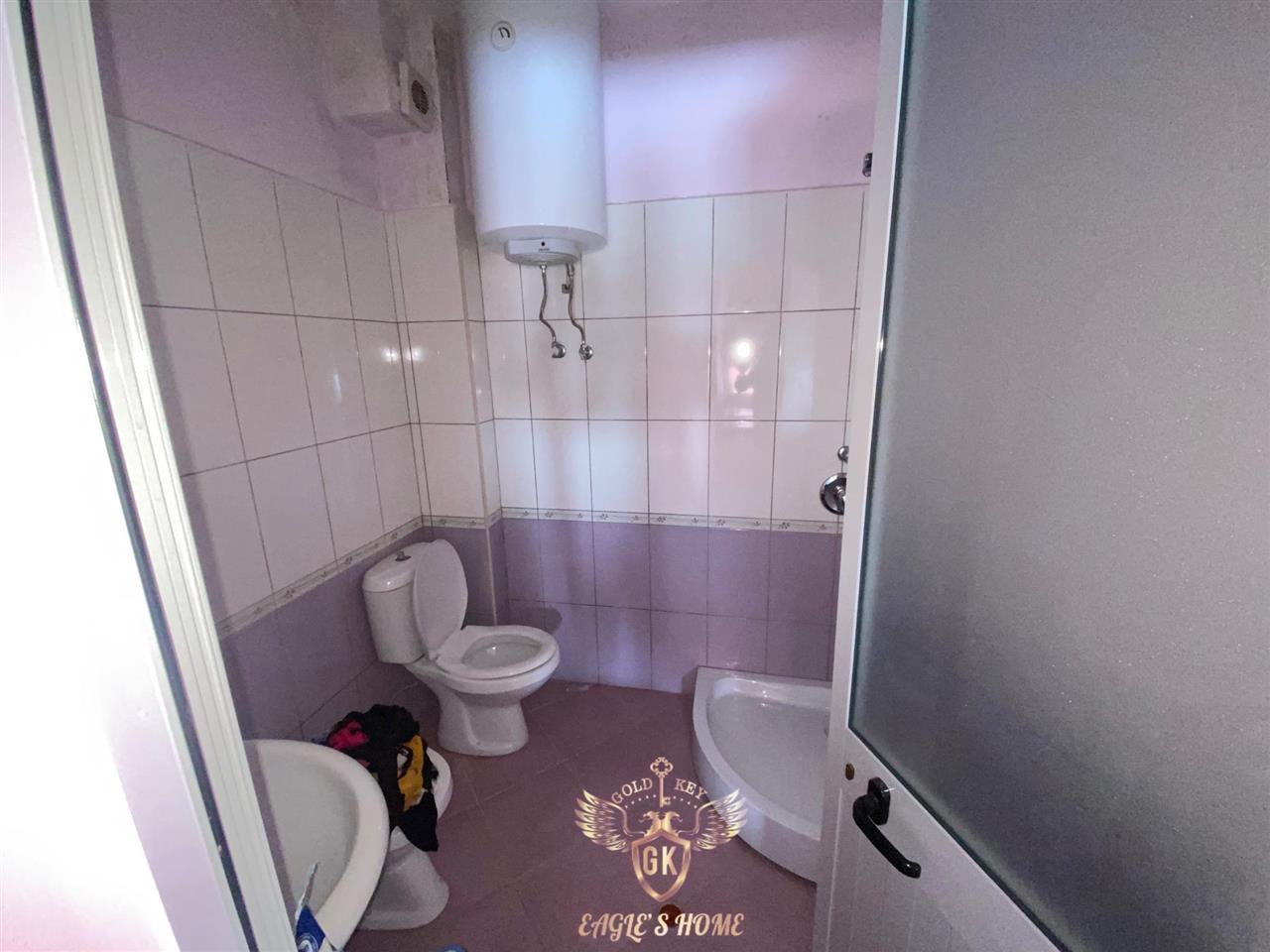 Shitet 2+1 me BallkonMobiluar