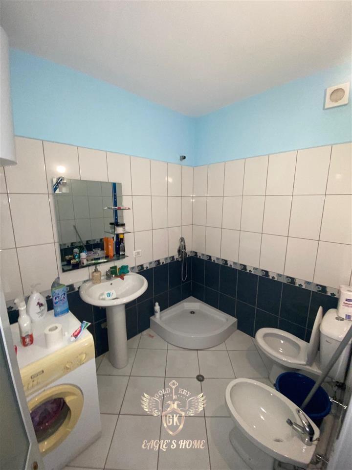 Shitet 2+1 me BallkonMobiluar