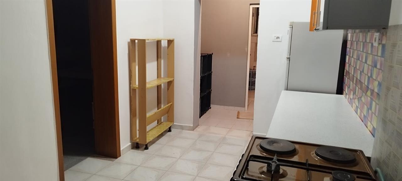 Jepet hyrje me qera 1+1 e mobiluar, per 2 djem ne pune!