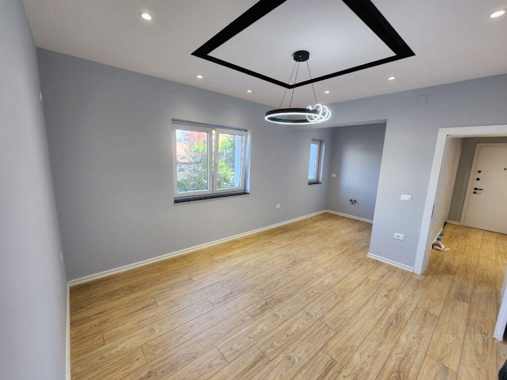 Apartament 2+1 tek Ish Stacioni i Trenit!