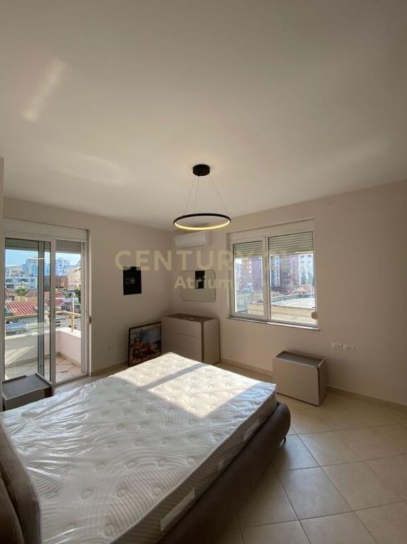 Qira Apartament 2+1+2 Rruga e Kavajes 800 € 106 m2