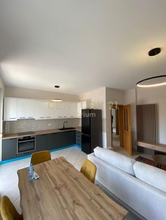 Qira Apartament 2+1+2 Rruga e Kavajes 800 € 106 m2
