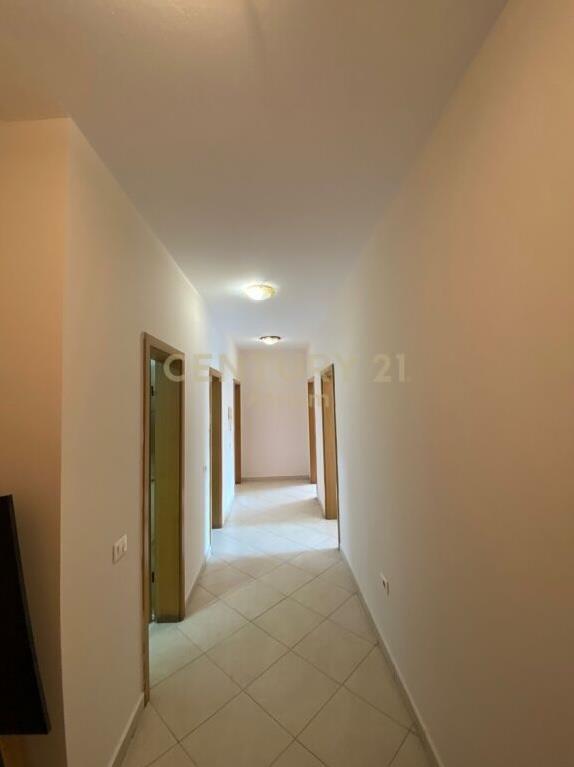 Qira Apartament 2+1+2 Rruga e Kavajes 800 € 106 m2