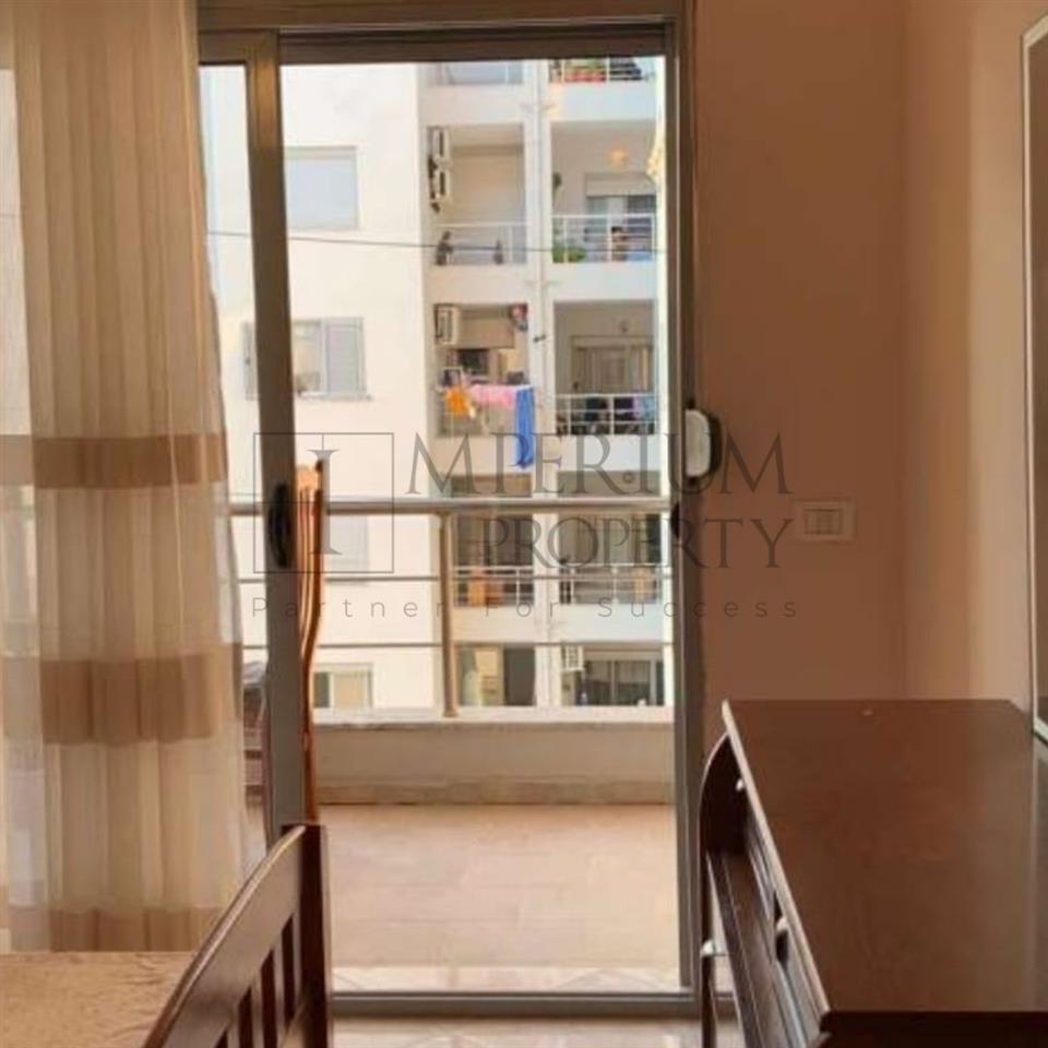 JEPET ME QIRA DURRES