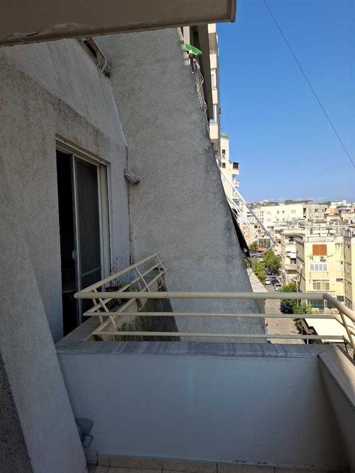 SHITET APARTAMENT 1+1 PRANE STACIONIT TRENIT DURRES!