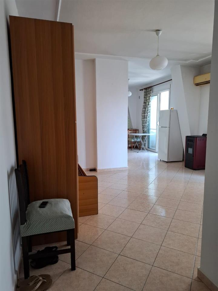 SHITET APARTAMENT 1+1 PRANE STACIONIT TRENIT DURRES!