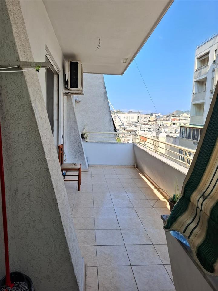 SHITET APARTAMENT 1+1 PRANE STACIONIT TRENIT DURRES!
